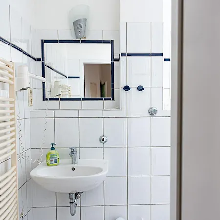 Haus Silko - Fewo In Top Lage - 3 Min Zum Strand Direkt Am Kurpark Rostock Exterior foto