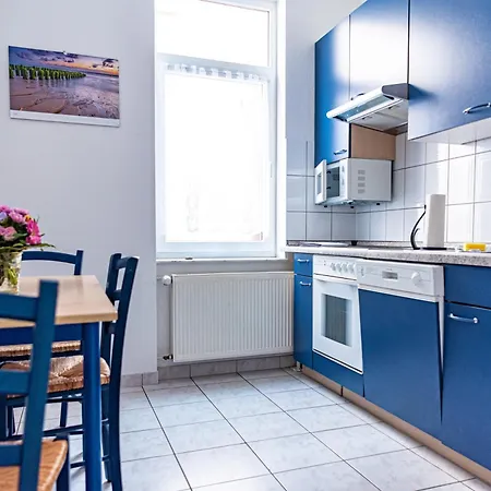 Haus Silko - Fewo In Top Lage - 3 Min Zum Strand Direkt Am Kurpark Rostock Exterior foto