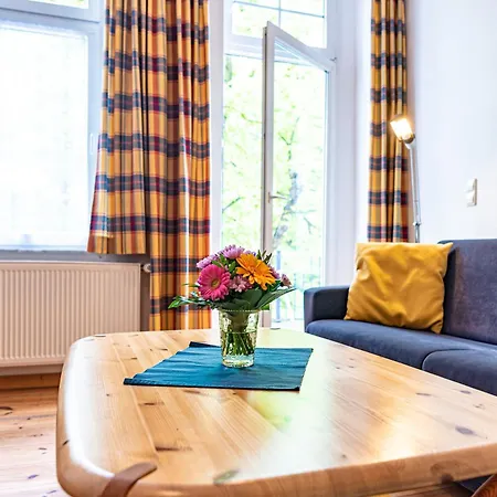Haus Silko - Fewo In Top Lage - 3 Min Zum Strand Direkt Am Kurpark Rostock Exterior foto