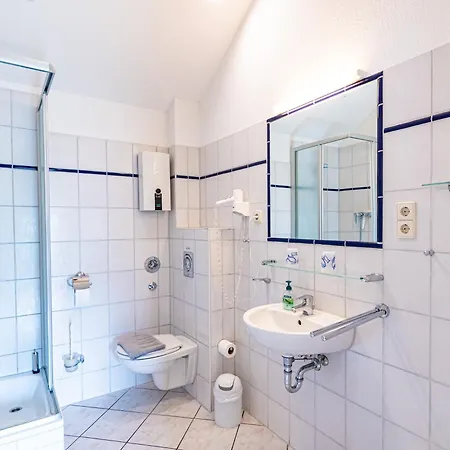 Haus Silko - Fewo In Top Lage - 3 Min Zum Strand Direkt Am Kurpark Rostock Zimmer foto